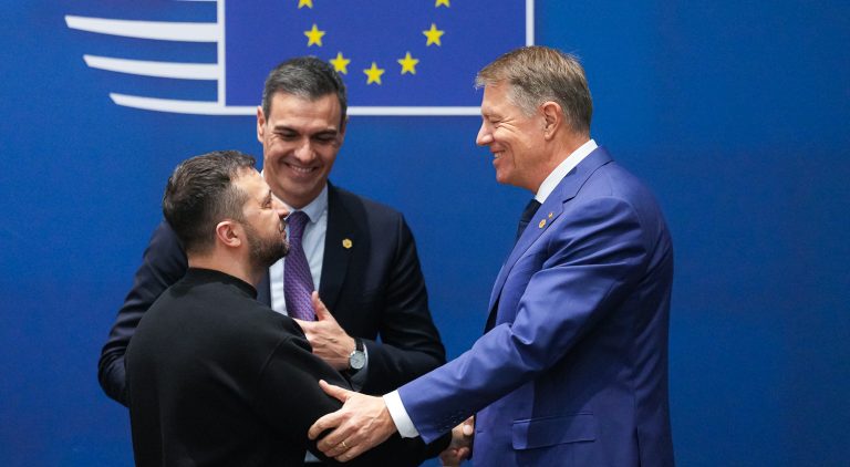 Klaus Iohannis: Prezenţa lui Volodimir Zelenski la reuniunea Consiliului European este un semn al angajamentului nostru european şi al sprijinului puternic pentru Ucraina