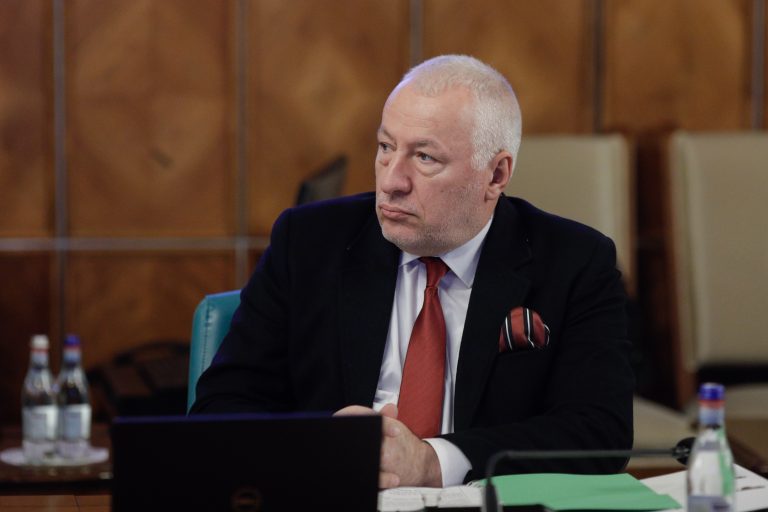 Iulian Fota, fost consilier prezidenţial: Am văzut că s-au dat nişte grade de ambasador. Dacă scutur lista aia, n-o să iasă lucruri frumoase