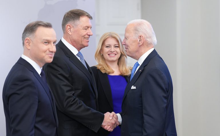Joe Biden, la întâlnirea cu liderii liderii estici din NATO, după ameninţarea nucleară a lui Putin: Sunteţi în prima linie a apărării noastre colective