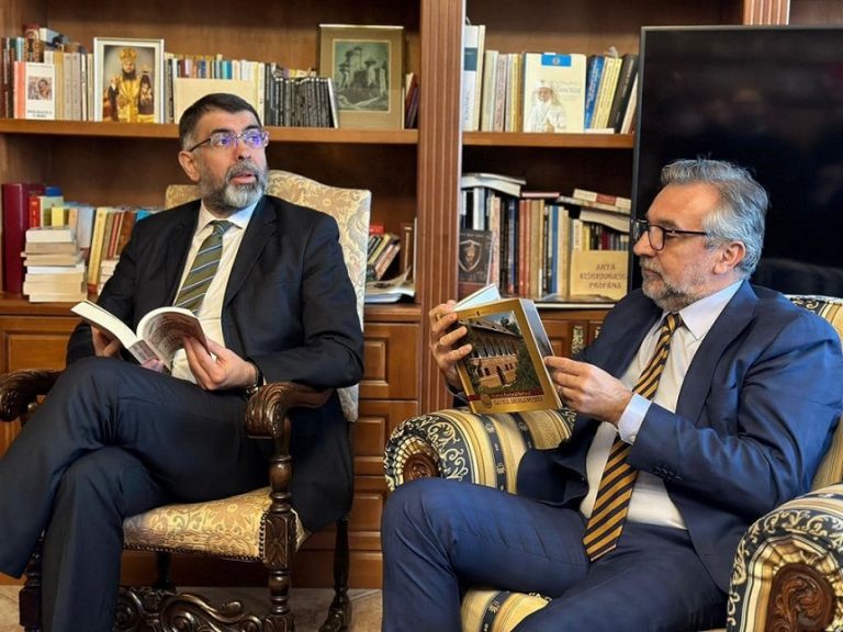 Ministrul Culturii, de Ziua Naţională a Lecturii: „Orice zi este potrivită pentru a citi”