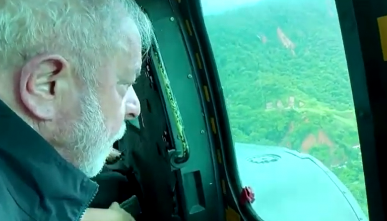 VIDEO | Bilanţul inundațiilor din Brazilia a ajuns la 40 de morţi. Președintele Lula da Silva a survolat zona sinistrată