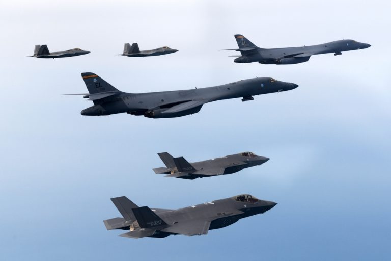 Reuters: Coreea de Sud şi SUA se pregătesc de exerciţiile militare anuale de vară