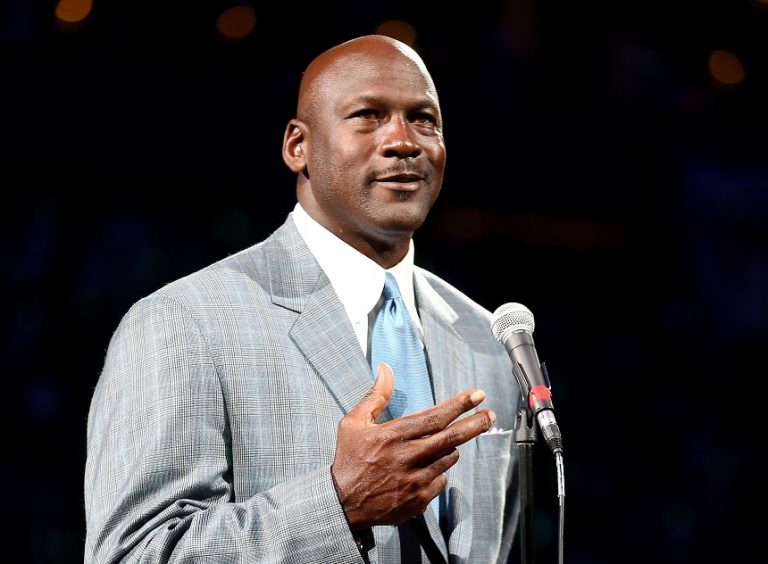 Michael Jordan împlineşte 60 de ani şi donează 10 milioane de dolari