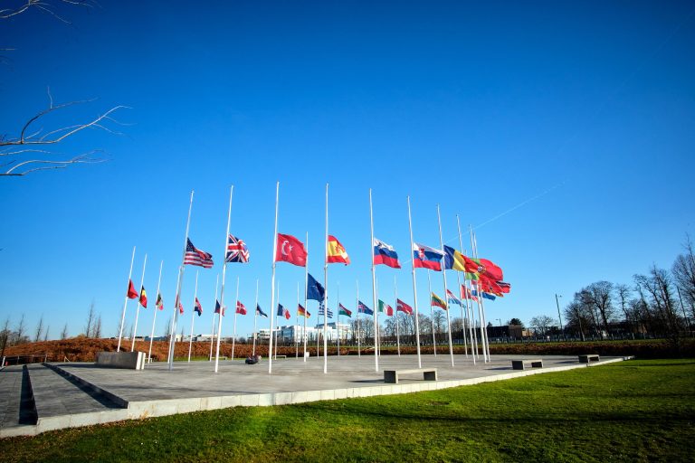 NATO, îngrijorată de „alinierea tot mai mare” a Chinei la Rusia