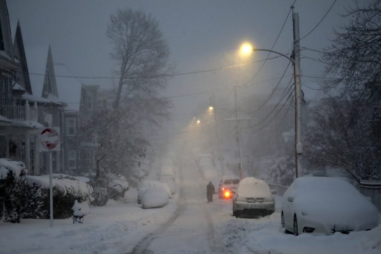 Regiunea New England din SUA se pregăteşte pentru un ger istoric de -46 de grade Celsius, iar o furtună de gheaţă învăluie regiunile sudice