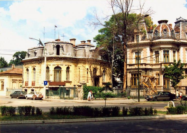 Nicuşor Dan cere Parchetului oprirea lucrărilor de construcţie la blocul din Visarion 8: Sunt multe ilegalităţi
