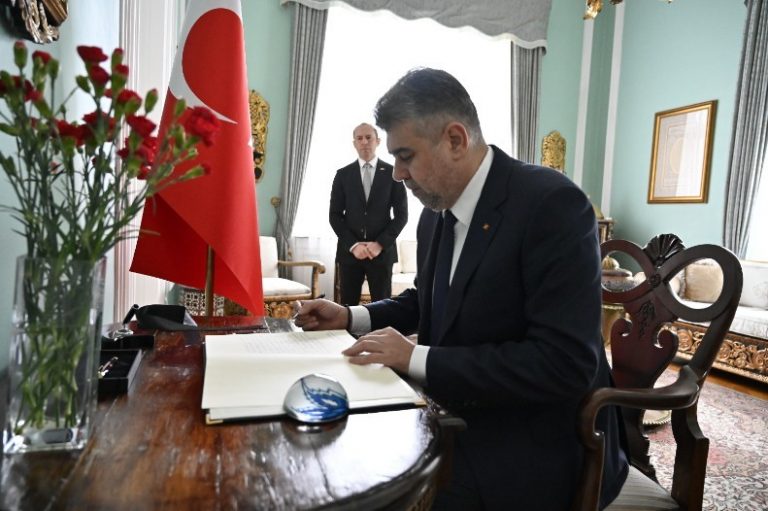Ciolacu a semnat în Cartea de condoleanţe de la Ambasada Turciei