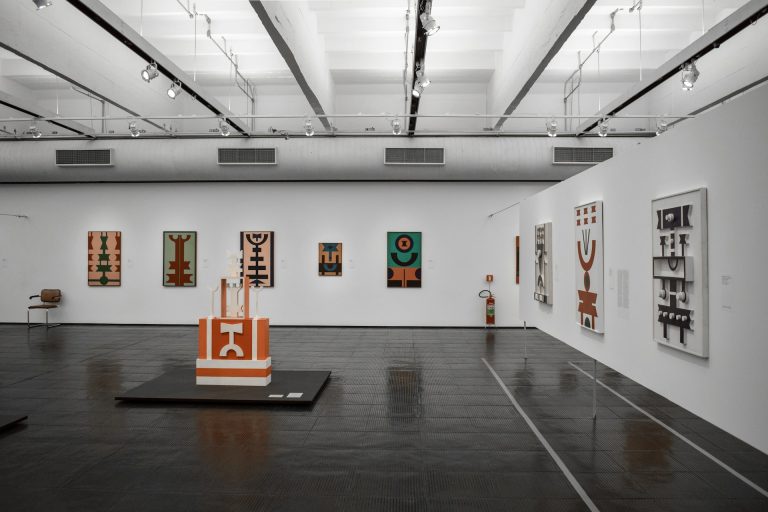 Cum să pui în evidență operele de artă dintr-o galerie