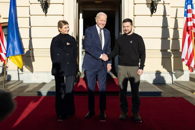 Detalii despre pregătirea învăluită în „secretomanie” a vizitei lui Biden la Kiev