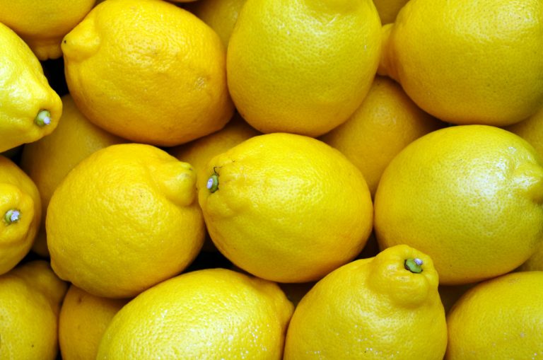 Lămâi din Turcia cu conţinut mare de pesticide, retrase de la comercializare în magazinele Carrefour