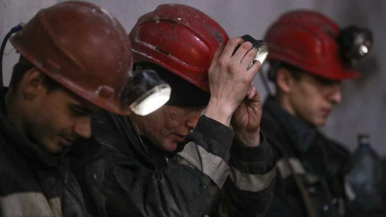Căștile au fost aruncate. Cum a ajuns mineritul din Rusia în pragul prăbușirii