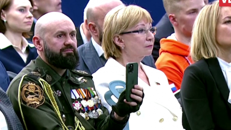 Un sârb expulzat din România pentru spionaj, în primele rânduri la discursul lui Putin