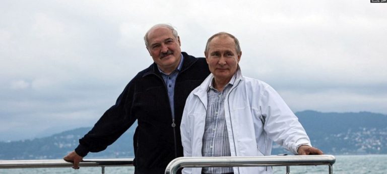Cum au creat Putin și Lukașenko criza migranților la frontiera estică a UE. Mărturiile unui grănicer belarus și unui refugiat iranian
