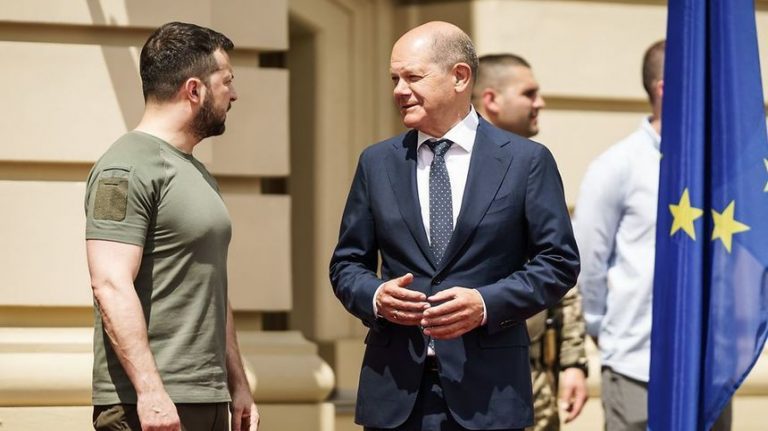 Zelenski: „Relaţia noastră cu Germania merge în valuri, este în sus şi în jos”