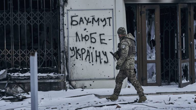 Ucraina confirmă că desfăşoară ”acţiuni ofensive” şi revendică ”succese” în apropiere de Bahmut