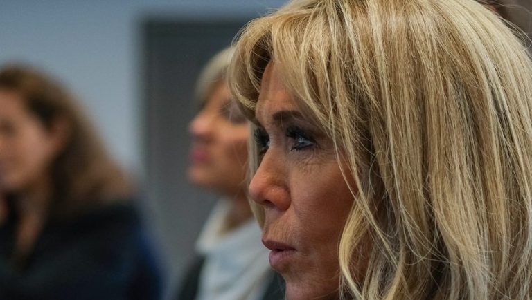 Justiţia franceză respinge procesul primei-doamne Brigitte Macron împotriva a două femei care au afirmat despre ea că este transsexuală