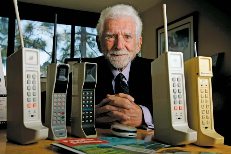 Ridicaţi-vă privirea din telefoane, imploră Martin Cooper, “părintele mobilului”, la 50 de ani de la inventarea acestui dispozitiv