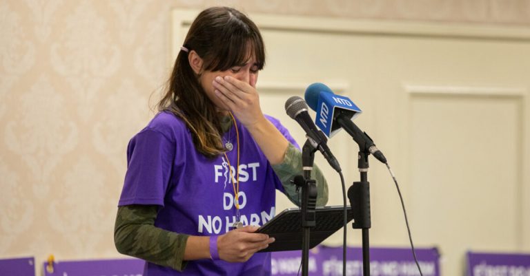 Procesele ar putea schimba abordarea în tranziția de gen, în America. Cazul Chloe Cole și orizontul pe care-l deschide
