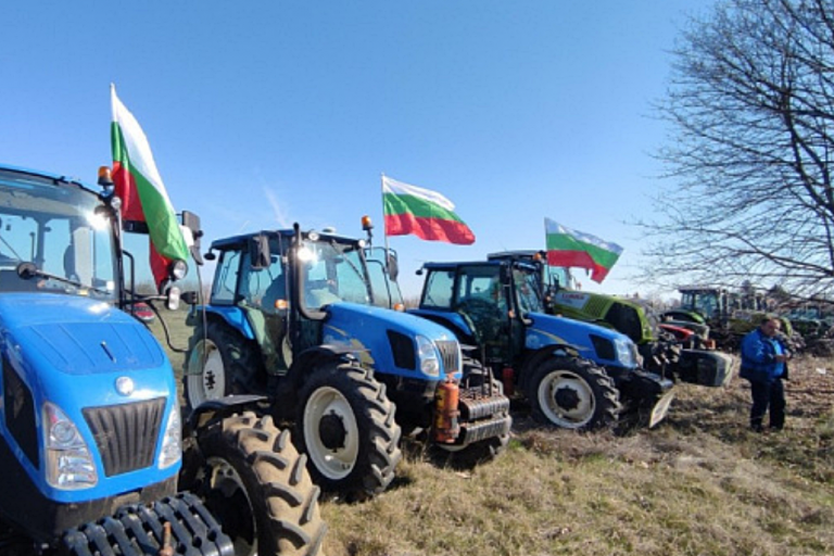 Agricultorii bulgari blochează o şosea în apopierea oraşului Ruse şi cer interzicerea importurilor de grâu din Ucraina