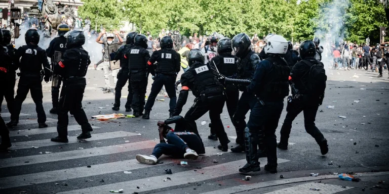 Consiliul Europei, îngrijorat de folosirea excesivă a forţei în timpul manifestaţiilor din Franţa