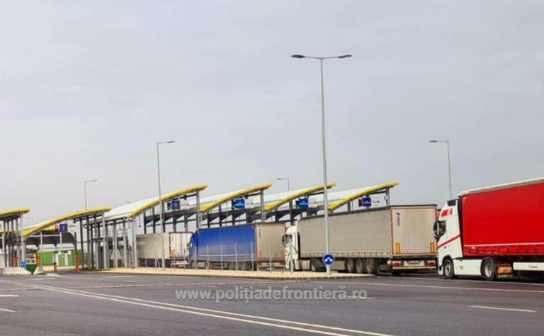 Poliţişti de frontieră de la Petea, suspectaţi că au luat mită de la transportatori pentru a-i ajuta să evite controalele ANAF