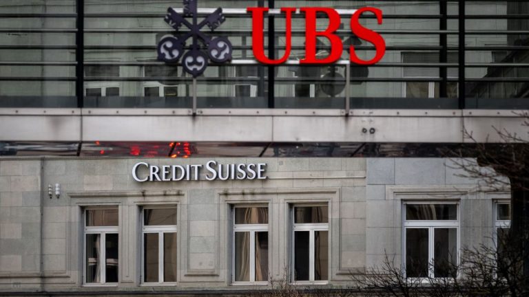 Credit Suisse şi UBS ar putea beneficia de sprijin de stat de peste 260 de miliarde de franci elveţieni din partea băncii centrale a Elveţiei