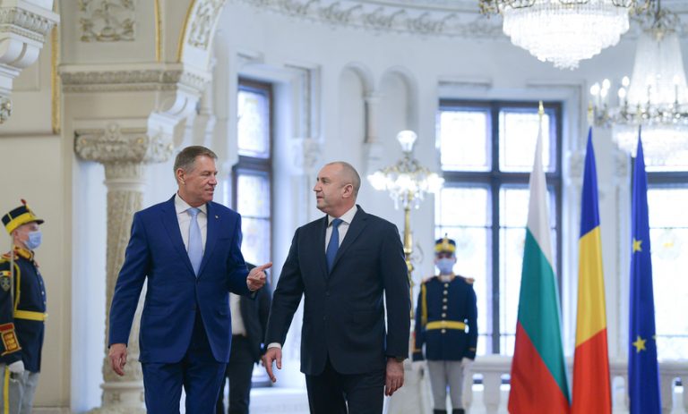 Presa bulgară: Iohannis şi Radev ar trebui să vorbească despre criza Euroins, care ameninţă sectorul asigurărilor din România, dar şi piaţa de capital din Bulgaria