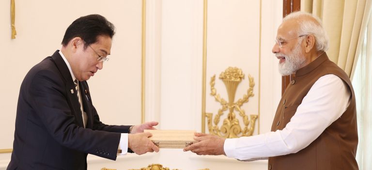 Teama de China împinge India și Japonia una în brațele celeilalte