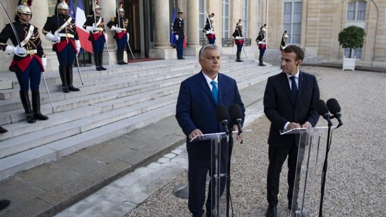 Emmanuel Macron îl primeşte la Elysee pe Viktor Orban. Ce vor discuta