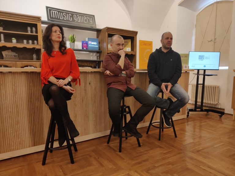 Despre uimitorii ani ‘20 ai Americii secolului trecut, prohibiție și jazz, la expoziția Music Gallery de la Cluj-Napoca