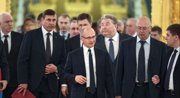 Războiul, tot mai dificil pentru armată, dar la Kremlin se fac planuri pentru realegerea lui Putin. „Poveștile” construite pentru „pescuirea” rușilor