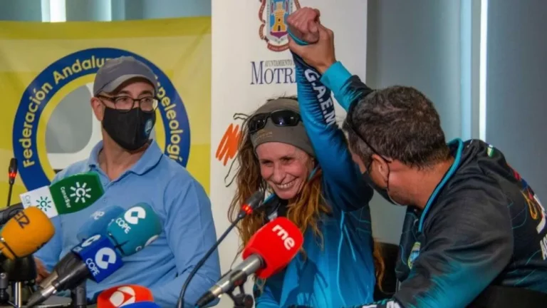 VIDEO | Record: O atletă spaniolă a petrecut 500 de zile izolată într-o peșteră sub pământ