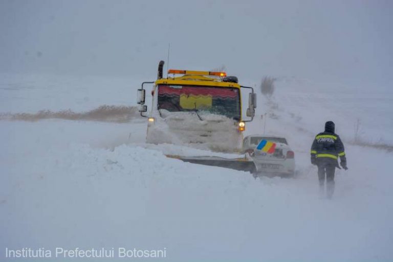 Centrul Infotrafic: 43 de tronsoane de drumuri naţionale închise, circulaţie închisă pe A2/ 29 de trenuri suspendate şi trafic feroviar oprit între Galaţi şi Buzău