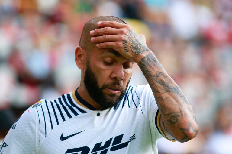 Fostul jucător al FC Barcelona Dani Alves va fi audiat din nou de judecător într-o speță în care este acuzat de viol