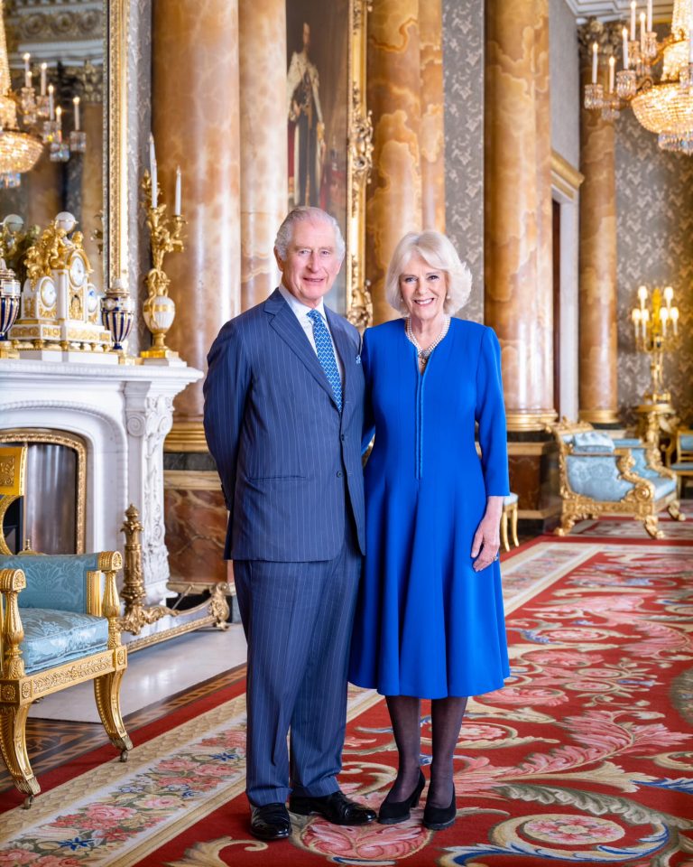 Palatul Buckingham a publicat noi fotografii cu regele Charles al III-lea şi regina consoartă Camilla înainte de încoronare