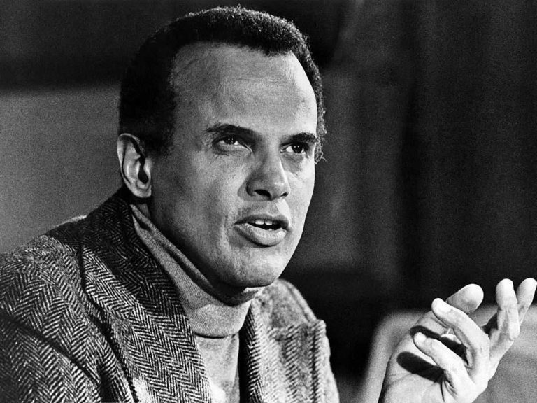 VIDEO |  Actorul şi cântăreţul Harry Belafonte, supranumit “regele genului calypso”, a murit la vârsta de 96 de ani