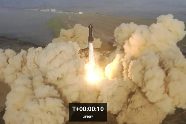 Starship, cea mai mare rachetă din lume, a fost lansată, dar a explodat după patru minute