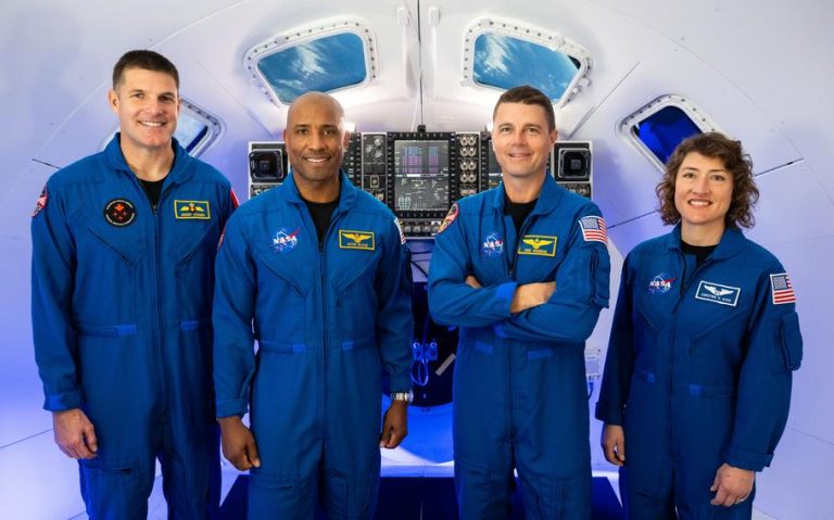 Cine sunt cei patru astronauţi care vor pleca spre Lună în misiunea Artemis II