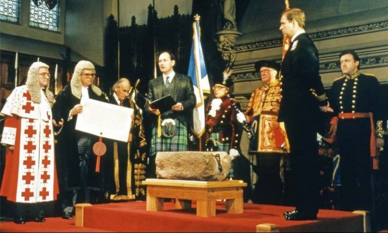 Piatra Destinului, adusă din Scoţia la Londra, la încoronarea regelui Charles al III-lea