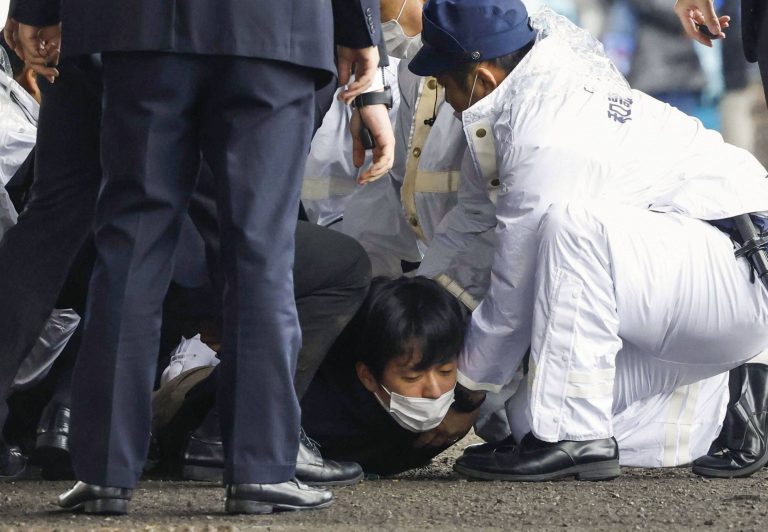 Un bărbat de 24 de ani, arestat după incidentul cu bombă fumigenă din timpul unui discurs al premierului Japoniei