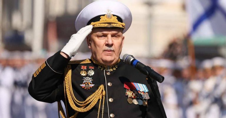 Kremlinul l-a demis pe comandantul Flotei Pacificului imediat după încheierea unor exerciţii de „inspecţie”