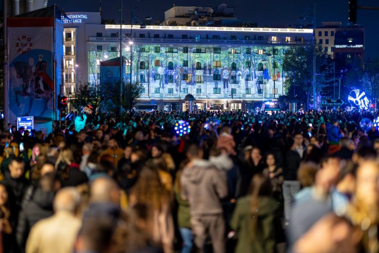 Peste 120.000 de bucureşteni şi turişti la Festivalul Spotlight – Geometry of the City