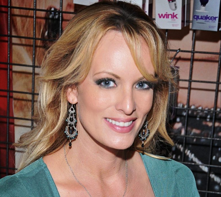 Reuters: Cine e Stormy Daniels, actrița de filme pentru adulți aflată în centrul inculpării lui Donald Trump
