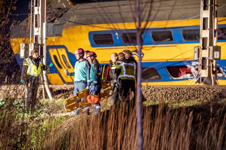 VIDEO | Grav accident în Olanda: Un mort și cel puțin 30 de răniți în urma deraierii unui tren în apropiere de Haga