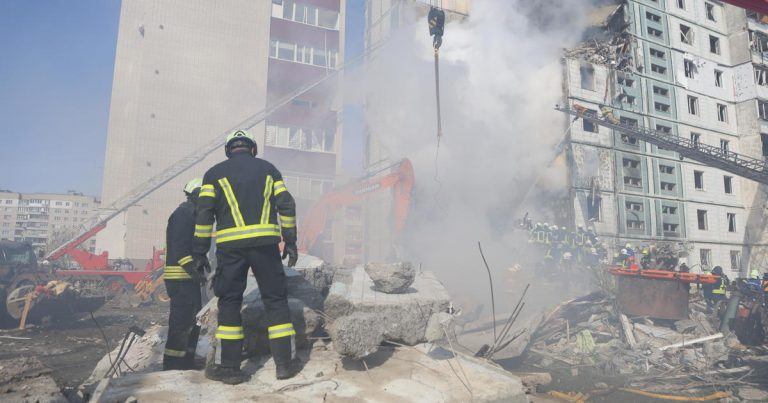 Cel puţin 19 morţi în urma loviturilor ruseşti cu rachete în Ucraina. Momente terifiante relatate de supravieţuitori