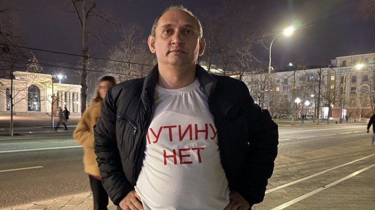 Un activist rus care a dezvăluit detalii despre mormintele mercenarilor ucişi în Ucraina a fugit în Armenia: Mi-au oferit un loc într-un cimitir Wagner