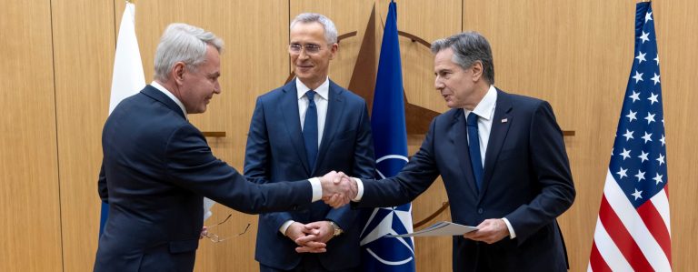 Finlanda a intrat în NATO. Experți: „Flancul vestic al Rusiei devine mai vulnerabil”