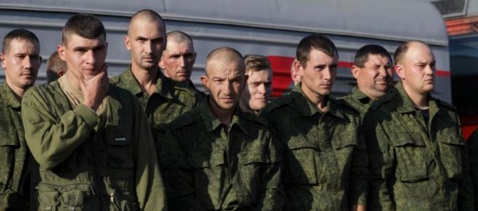Cum decurge mobilizarea mascată, în Rusia. Campaniile publicitare pentru recrutare au ajuns în grădinițe, școli, pe autobuze, la metrou