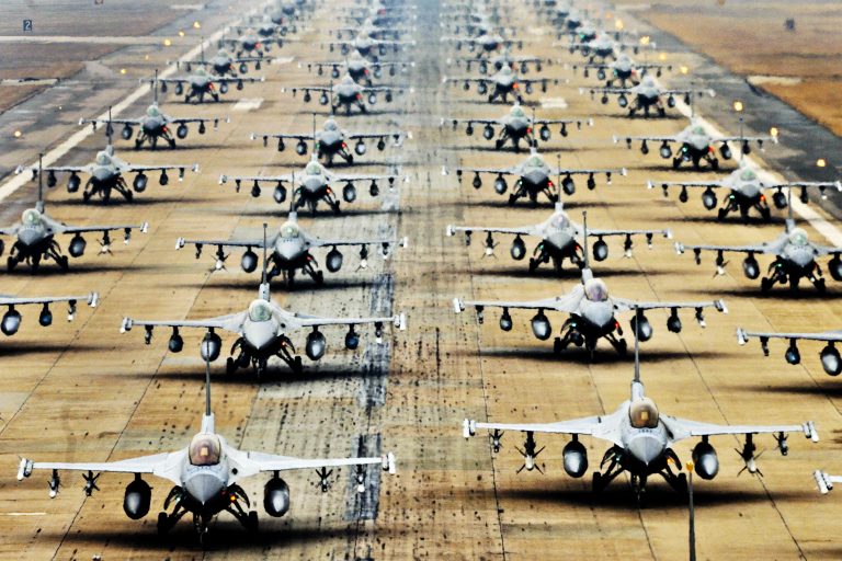 Danemarca şi Olanda trimit deja primele avioane F-16 în Ucraina, iar Norvegia anunţă că donează şi ea şase aeronave/ Reuters: De ce asta nu va schimba rapid soarta războiului