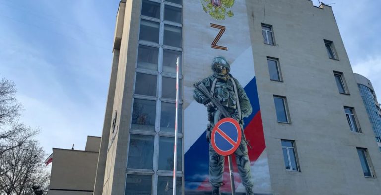 „Acesta este un stat brutal. Am văzut-o în ultimii nouă ani”. Mărturiile tătarilor și ucrainenilor din Crimeea, pe care Rusia îi împinge la război